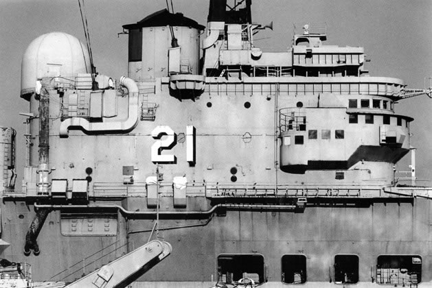 Superstructure of the <em>HMAS Melbourne</em> – 1985