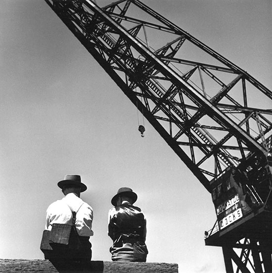 Dockworkers and Titlan crane – 1947