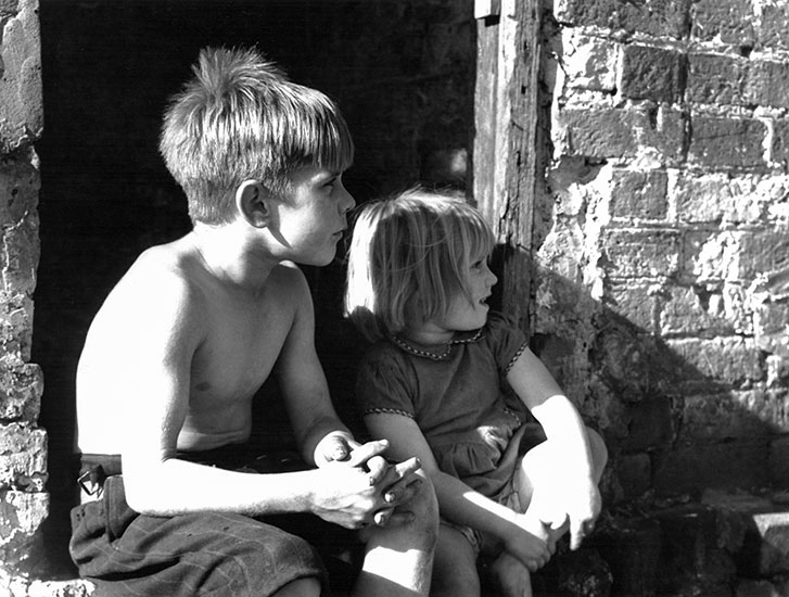 Young children, Redfern slums – c.1948